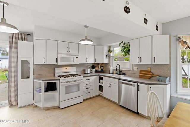 22 Bunker Hill Drive, Howell, NJ 07731