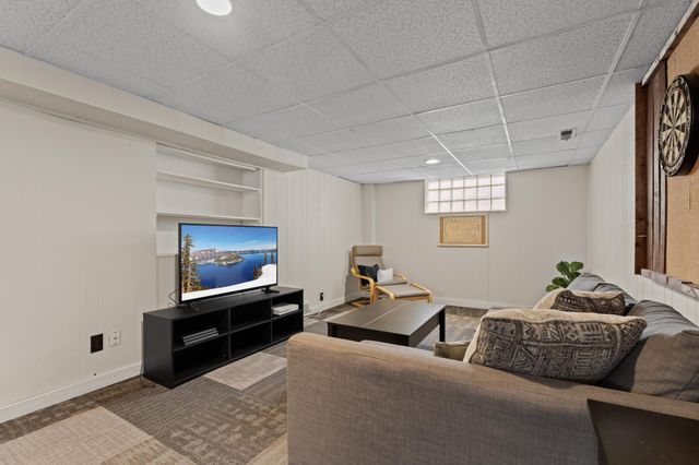 1053 3rd Avenue SE, Rochester, MN 55904