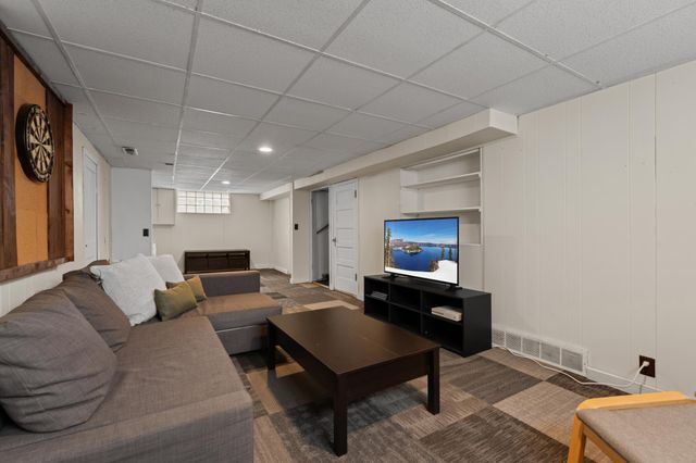 1053 3rd Avenue SE, Rochester, MN 55904