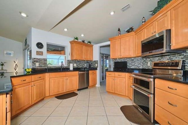 844 NE 6TH AVENUE, Cape Coral, FL 33909