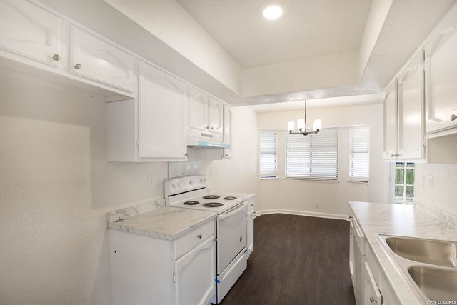 7506 LINCOLN VILLAGE DR, San Antonio, TX 78244