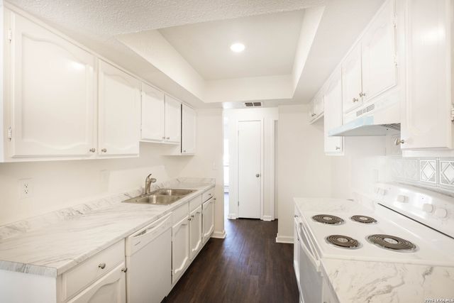 7506 LINCOLN VILLAGE DR, San Antonio, TX 78244