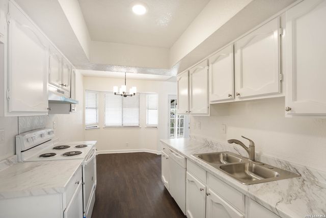 7506 LINCOLN VILLAGE DR, San Antonio, TX 78244