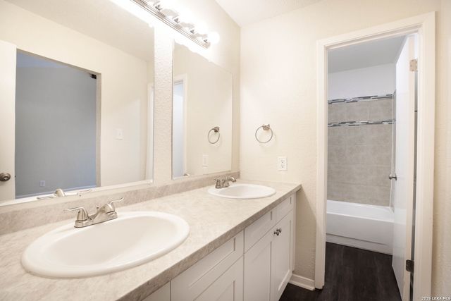 7506 LINCOLN VILLAGE DR, San Antonio, TX 78244