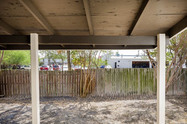 7506 LINCOLN VILLAGE DR, San Antonio, TX 78244