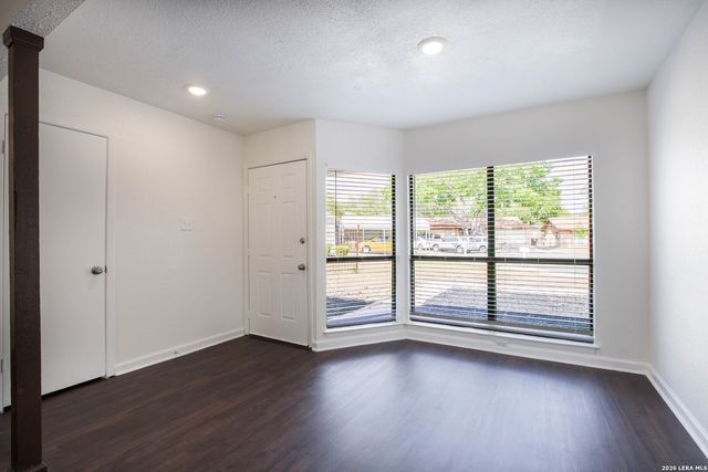 7506 LINCOLN VILLAGE DR, San Antonio, TX 78244