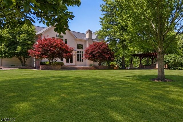 2 Michele Crossing, Raritan Twp., NJ 08822