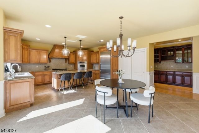 2 Michele Crossing, Raritan Twp., NJ 08822