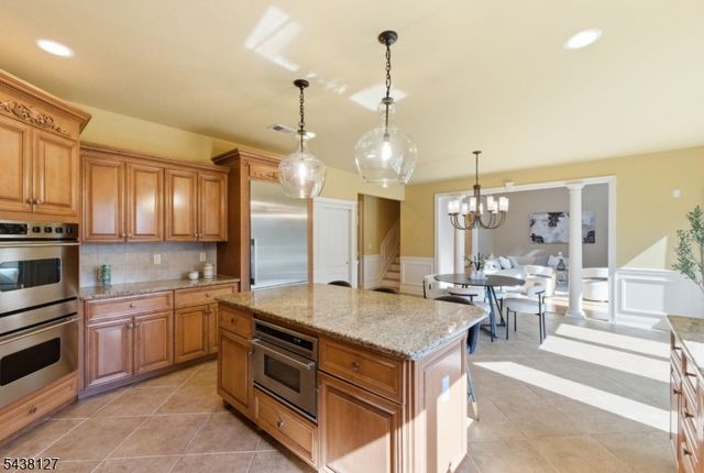 2 Michele Crossing, Raritan Twp., NJ 08822
