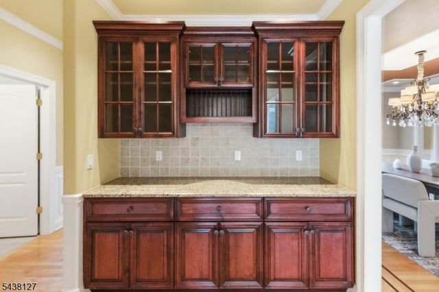 2 Michele Crossing, Raritan Twp., NJ 08822