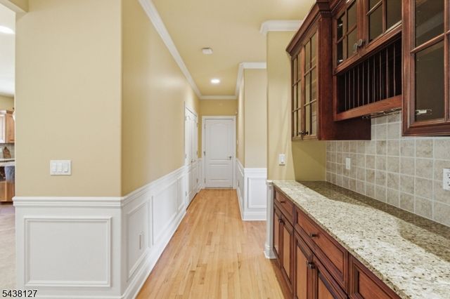 2 Michele Crossing, Raritan Twp., NJ 08822