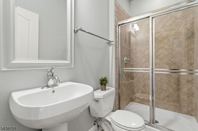2 Michele Crossing, Raritan Twp., NJ 08822
