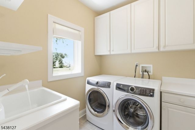 2 Michele Crossing, Raritan Twp., NJ 08822