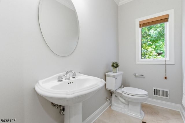 2 Michele Crossing, Raritan Twp., NJ 08822