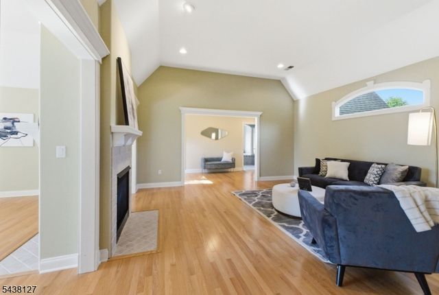 2 Michele Crossing, Raritan Twp., NJ 08822