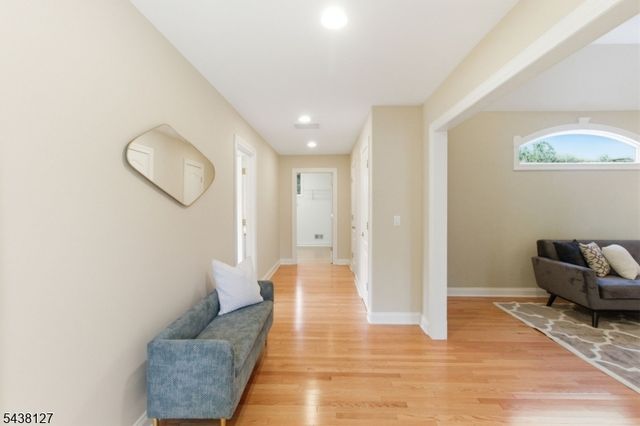 2 Michele Crossing, Raritan Twp., NJ 08822
