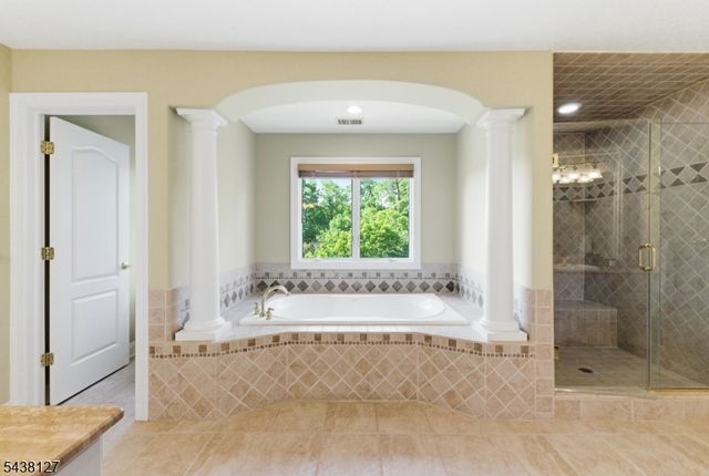 2 Michele Crossing, Raritan Twp., NJ 08822