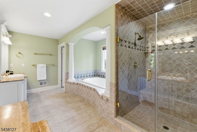 2 Michele Crossing, Raritan Twp., NJ 08822