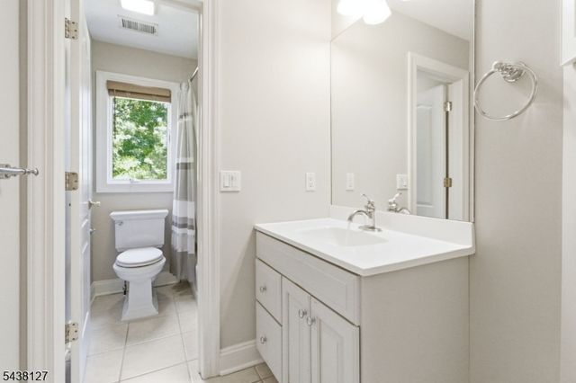 2 Michele Crossing, Raritan Twp., NJ 08822