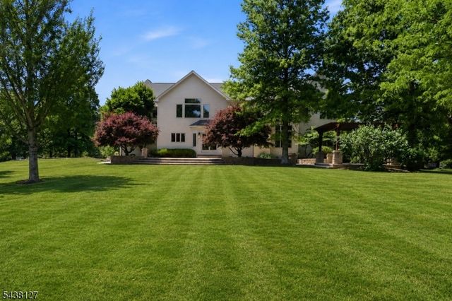 2 Michele Crossing, Raritan Twp., NJ 08822