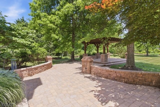 2 Michele Crossing, Raritan Twp., NJ 08822