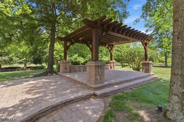 2 Michele Crossing, Raritan Twp., NJ 08822