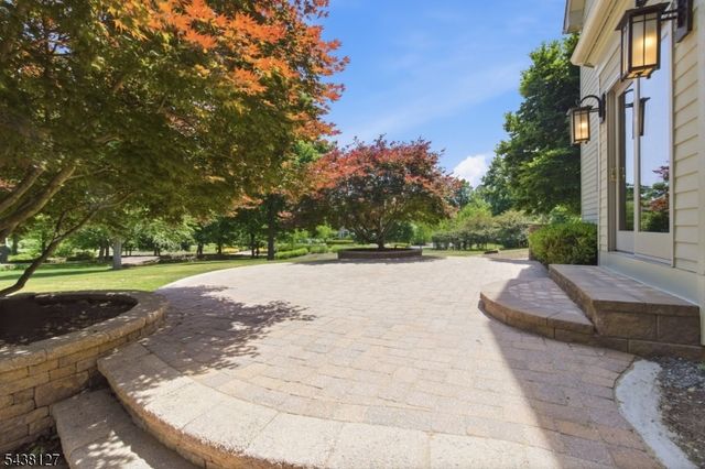2 Michele Crossing, Raritan Twp., NJ 08822