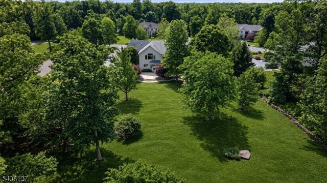 2 Michele Crossing, Raritan Twp., NJ 08822