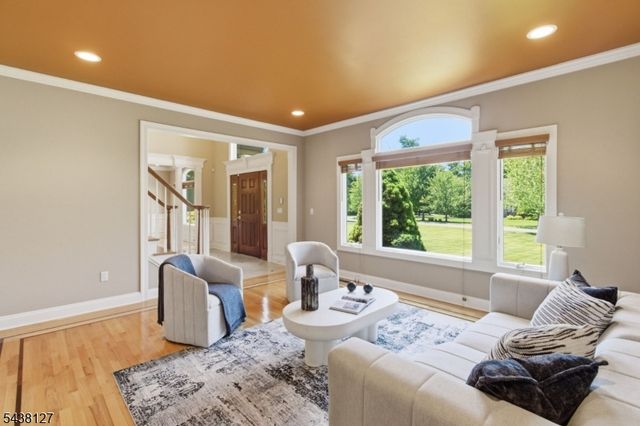 2 Michele Crossing, Raritan Twp., NJ 08822