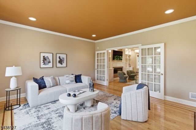 2 Michele Crossing, Raritan Twp., NJ 08822