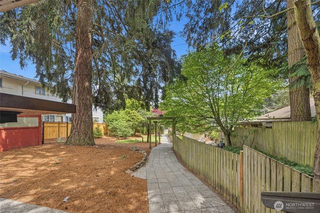 15749 Wallingford Avenue N, Shoreline, WA 98133