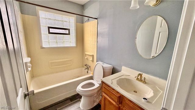 2215 Willowrow Avenue NE, Canton, OH 44705