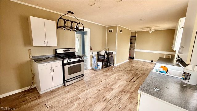 2215 Willowrow Avenue NE, Canton, OH 44705