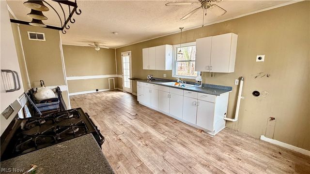 2215 Willowrow Avenue NE, Canton, OH 44705