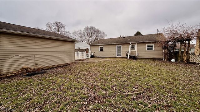 2215 Willowrow Avenue NE, Canton, OH 44705