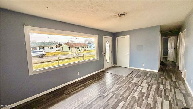 2215 Willowrow Avenue NE, Canton, OH 44705