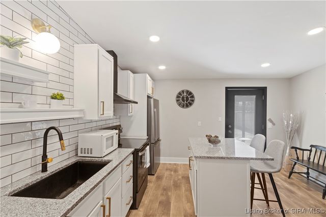 934 E Court Avenue, Jeffersonville, IN 47130