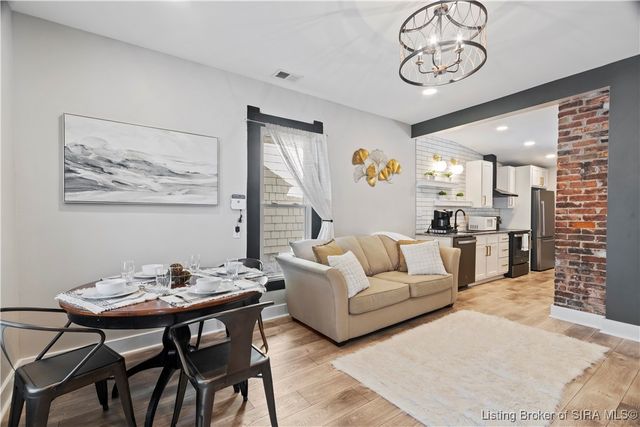 934 E Court Avenue, Jeffersonville, IN 47130