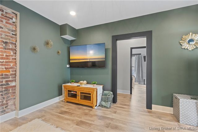 934 E Court Avenue, Jeffersonville, IN 47130