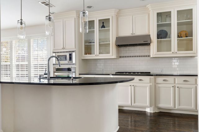 108 Guadalupe Drive, Irving, TX 75039