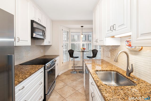 100 South Avenue, New Canaan, CT 06840