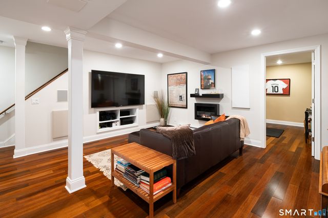 100 South Avenue, New Canaan, CT 06840