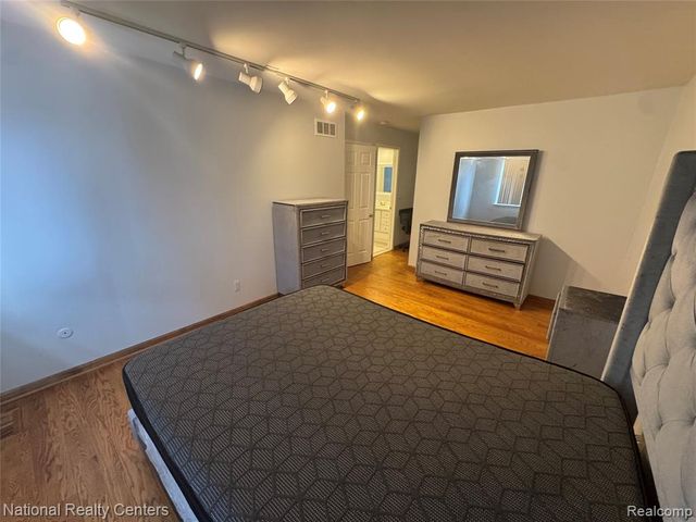 8514 Hampshire Drive, Sterling Heights, MI 48313