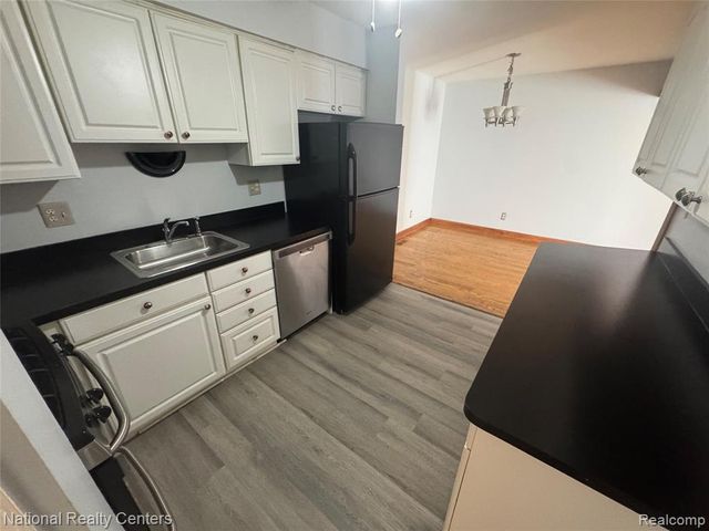 8514 Hampshire Drive, Sterling Heights, MI 48313