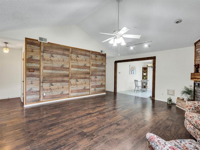 402 Heathgate Drive, Houston, TX 77062