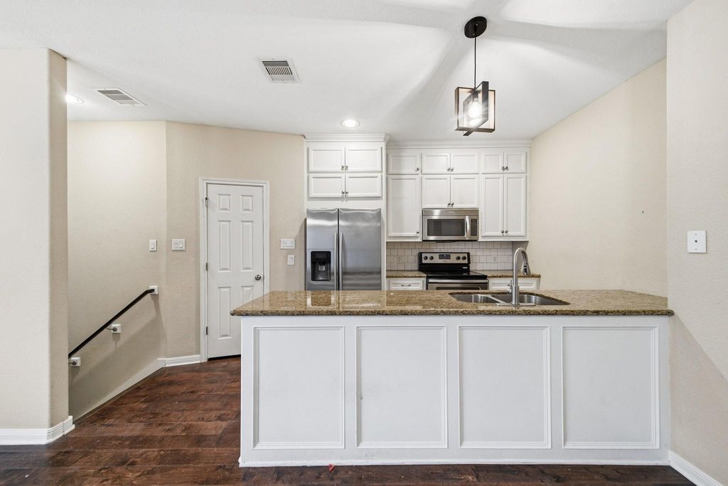 5303 Avenue J, Houston, TX 77011