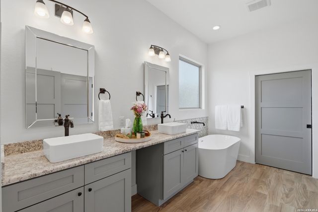 323 BOSQUE RDG, Spring Branch, TX 78070