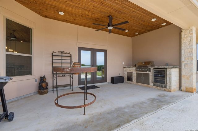 323 BOSQUE RDG, Spring Branch, TX 78070