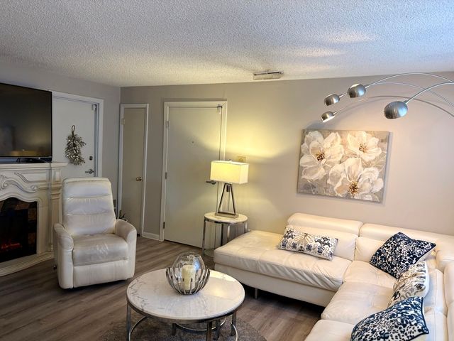 9507 Kelvin Lane 2331, Schiller Park, IL 60176