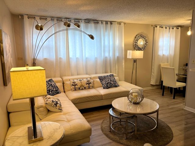 9507 Kelvin Lane 2331, Schiller Park, IL 60176